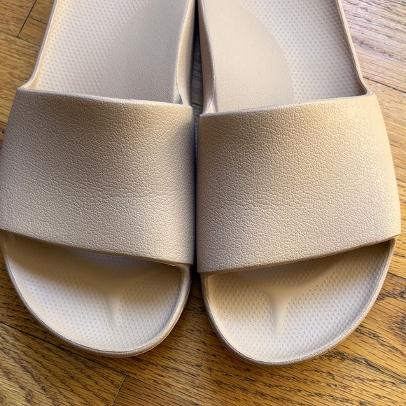 Archies Cream Slide Sandals - Picture 7 of 9